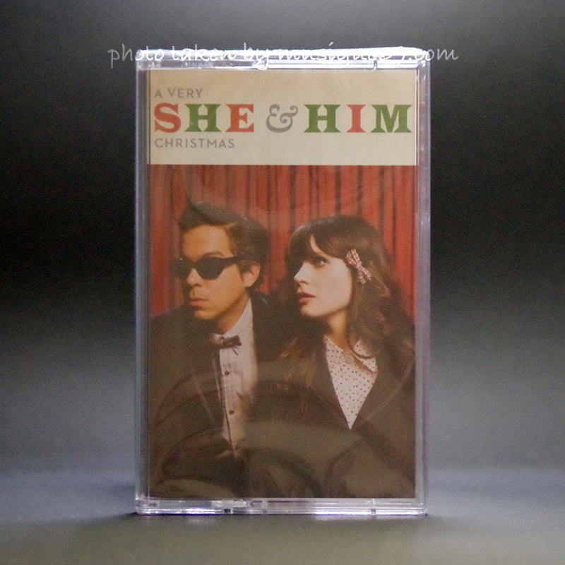 Zooey Deschanel (She & Him) - A Very She & Him Christmas: Exclusive Red Glitter Shell Edition (cassette)
