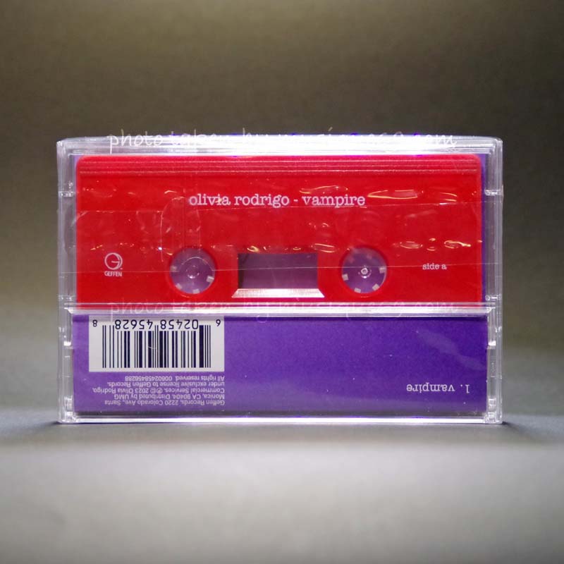 オリヴィアロドリゴ Olivia Rodrigo - Vampire: UK Exclusive Red Shell Edition (cassette)