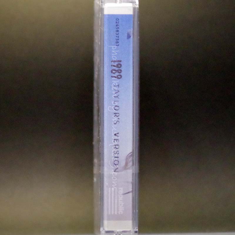 Taylor Swift - 1989 (Taylor's Version): Crystal Skies Blue/ Rose Garden Pink Shell Limited Edition (cassette)