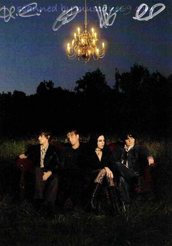 Pale Waves - Smitten: Exclusive Autographed Edition (CD)