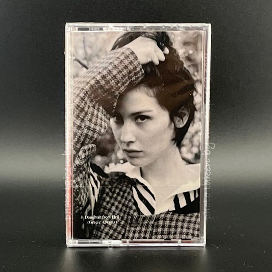 グレイシーエイブラムス Gracie Abrams - Daughter from Hell: Exclusive Alternate Cover/ Clear Red Shell Limited Edition (cassette)